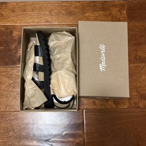 Madewell strappy molded footbed sandals. True black. Size 8. NEVER WORN.